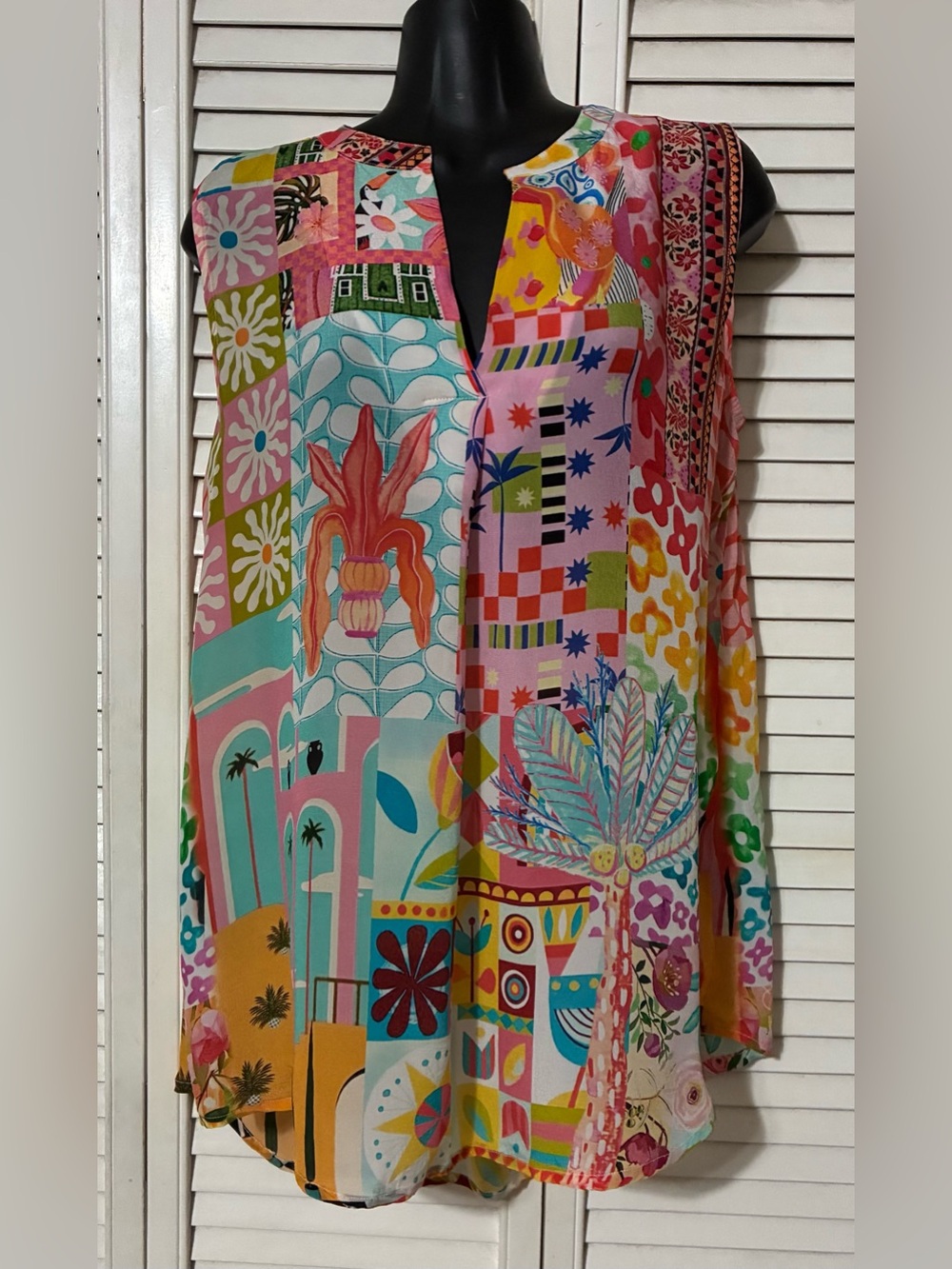 SHANA Med Multicolor Floral Geometric Sleeveless Top